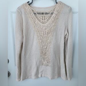 Good condition textured lace detailed long sleeve shirt off-white cream large